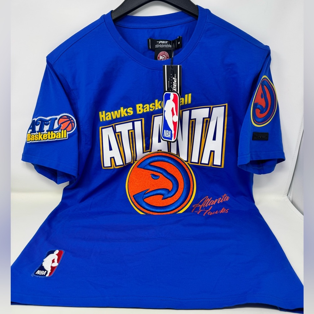Pro standard Men’s size  M NBA Blue Atlanta Hawks short Sleeve tee New with tags